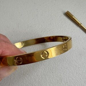 Goldtone bracelet with screwdriver nwot